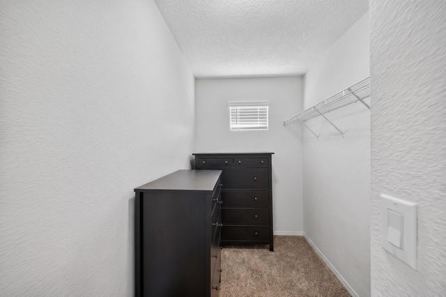 33 Hermanos Loop, Los Lunas, NM 87031