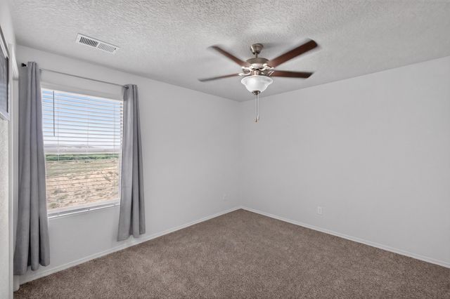 33 Hermanos Loop, Los Lunas, NM 87031