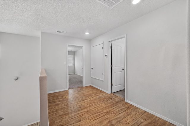 33 Hermanos Loop, Los Lunas, NM 87031