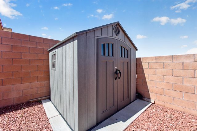 33 Hermanos Loop, Los Lunas, NM 87031