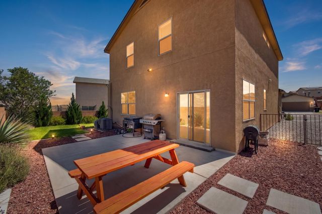 33 Hermanos Loop, Los Lunas, NM 87031