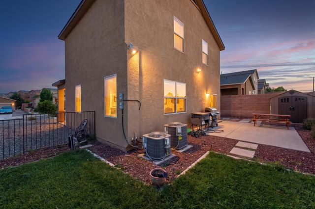 33 Hermanos Loop, Los Lunas, NM 87031