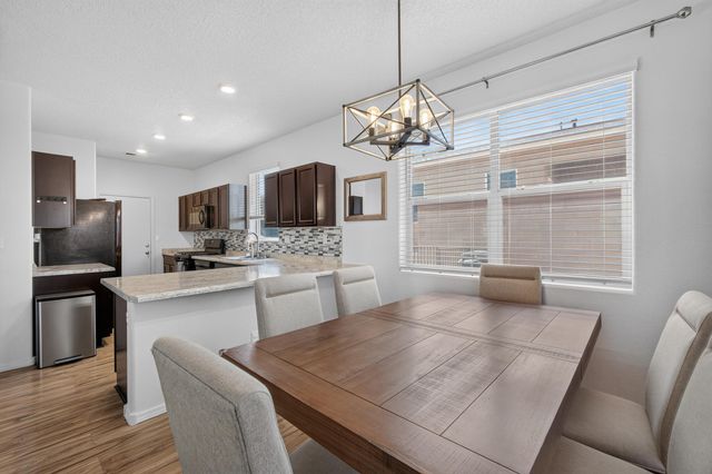 33 Hermanos Loop, Los Lunas, NM 87031
