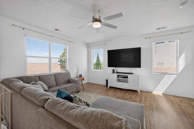 33 Hermanos Loop, Los Lunas, NM 87031
