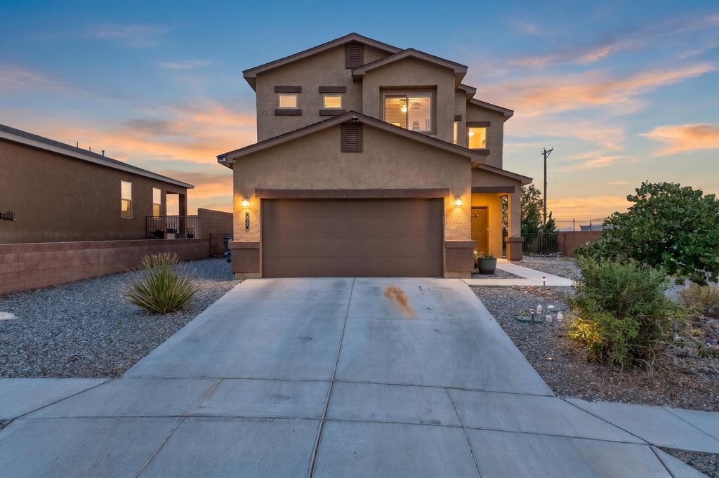 33 Hermanos Loop, Los Lunas, NM 87031