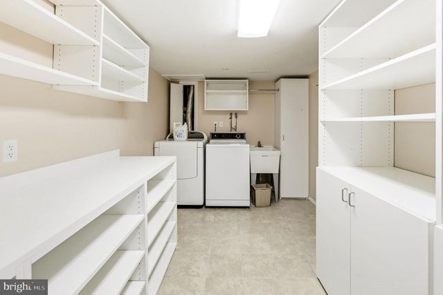 8566 BRICKYARD RD, Potomac, MD 20854