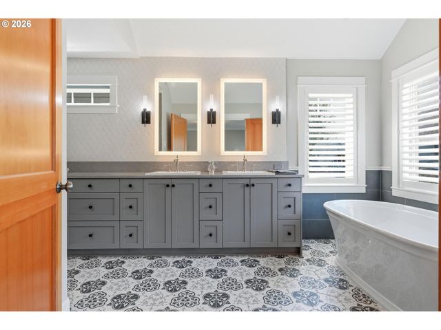 16461 Sw 132ND Ter, Tigard, OR 97224