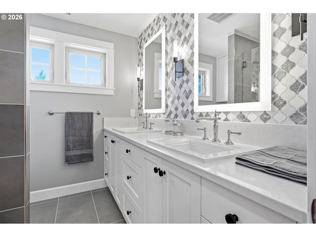 16461 Sw 132ND Ter, Tigard, OR 97224