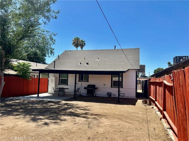 112 Woodrow Avenue, Bakersfield, CA 93308