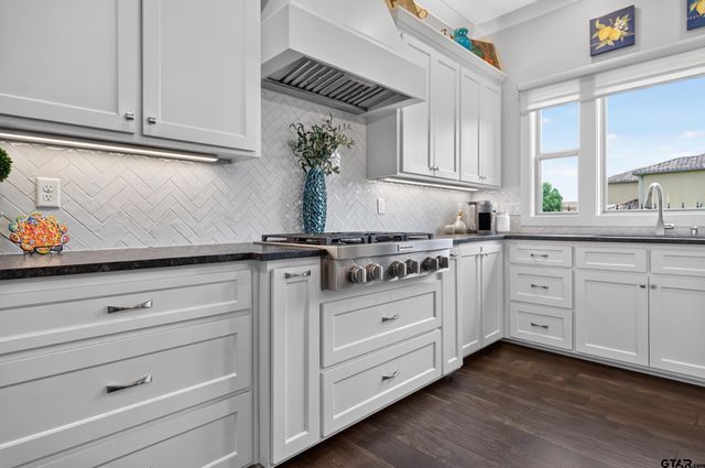 852 Laguna Dr., Tyler, TX 75703