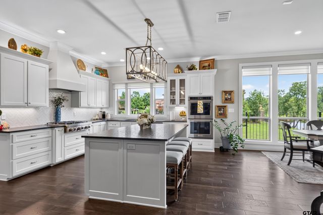 852 Laguna Dr., Tyler, TX 75703