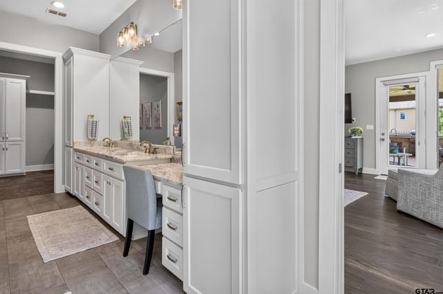 852 Laguna Dr., Tyler, TX 75703