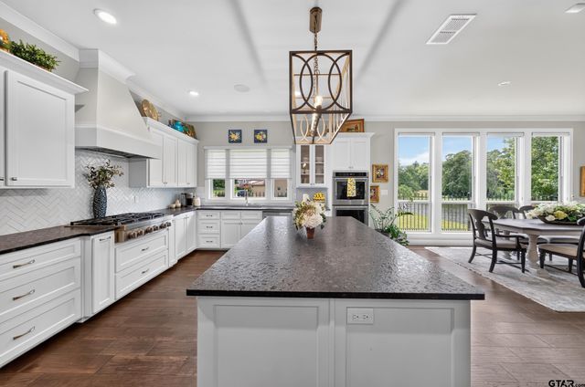 852 Laguna Dr., Tyler, TX 75703