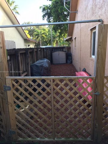 8421 SW 28th St 0, Davie, FL 33328