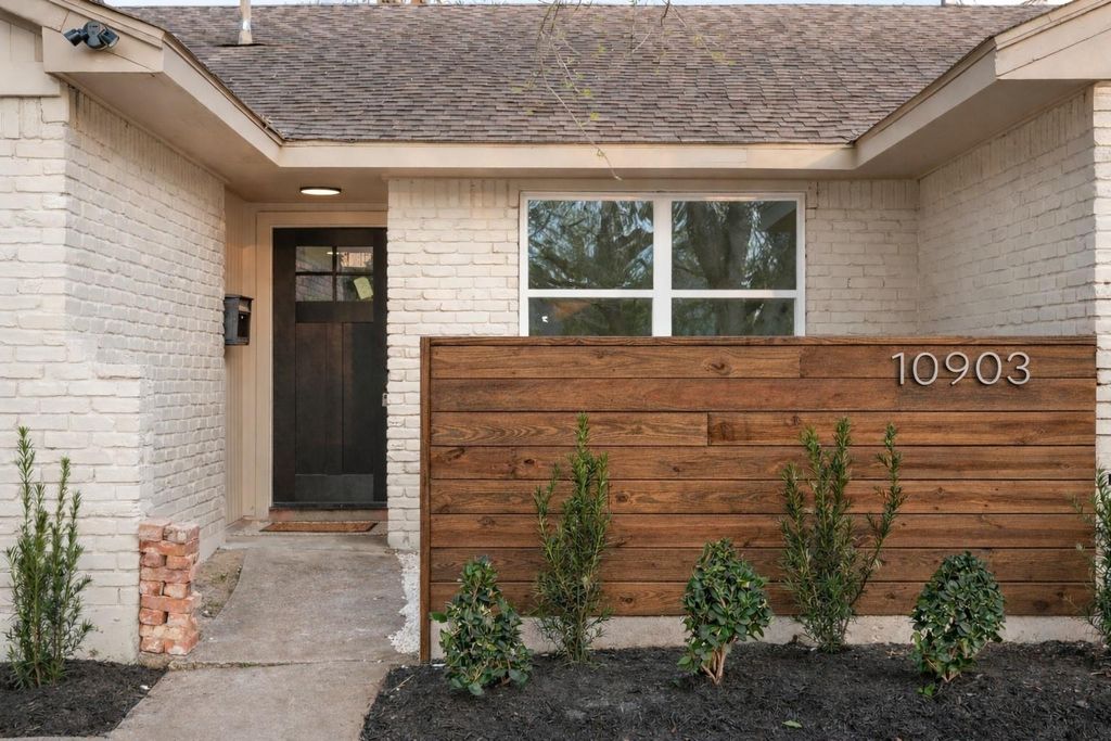 10903 Dunlap Street, Houston, TX 77096