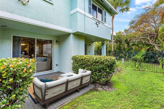 1992 Alamanda Way, Riviera Beach, FL 33404