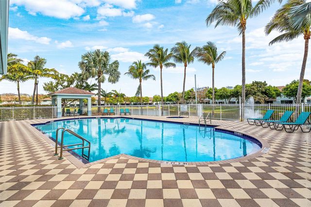 1992 Alamanda Way, Riviera Beach, FL 33404