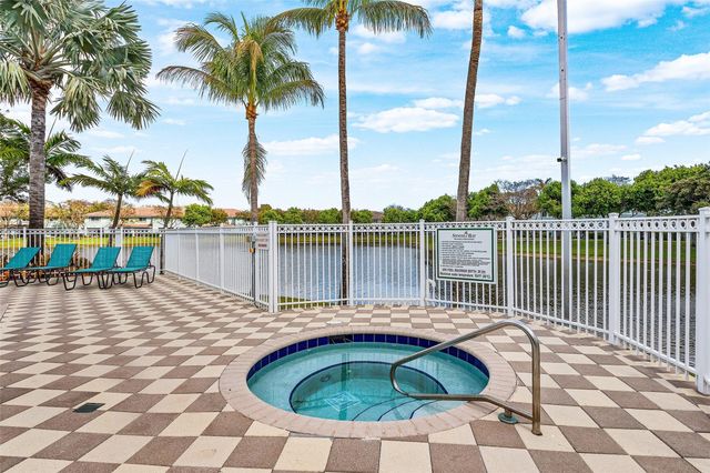 1992 Alamanda Way, Riviera Beach, FL 33404
