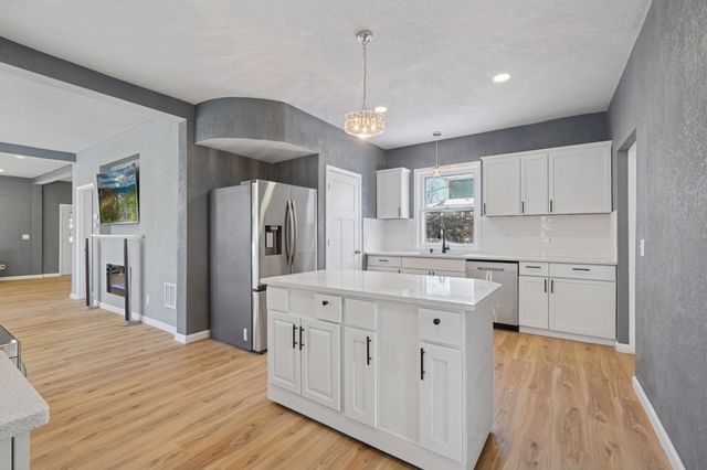 120 4th Avenue E, Shakopee, MN 55379