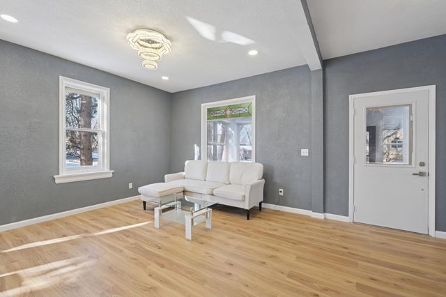 120 4th Avenue E, Shakopee, MN 55379