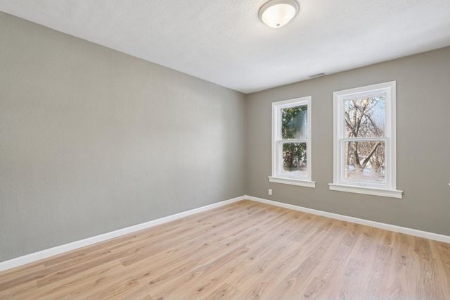 120 4th Avenue E, Shakopee, MN 55379