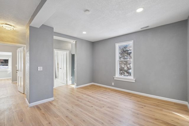 120 4th Avenue E, Shakopee, MN 55379