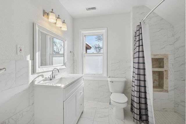 120 4th Avenue E, Shakopee, MN 55379