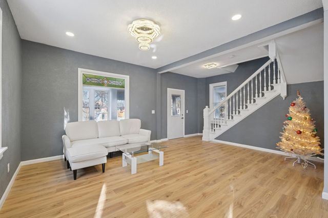 120 4th Avenue E, Shakopee, MN 55379