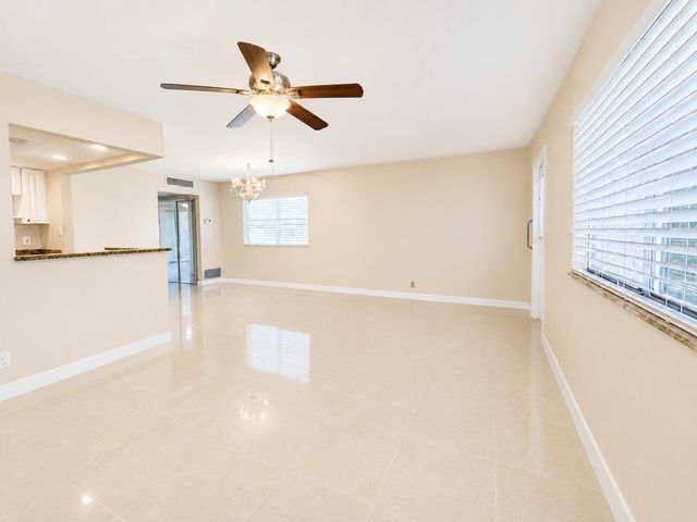 446 SAXONY J Way 446, Delray Beach, FL 33446