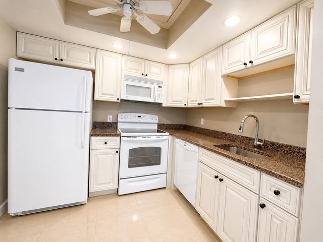 446 SAXONY J Way 446, Delray Beach, FL 33446
