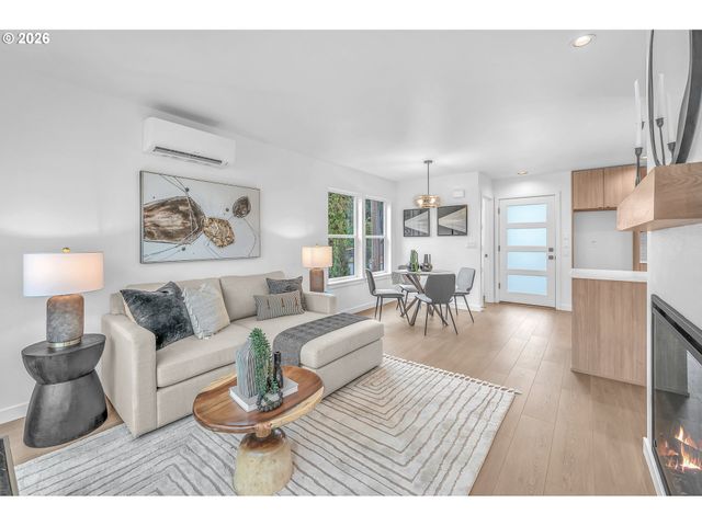 6471 Se RAMONA St C, Portland, OR 97206