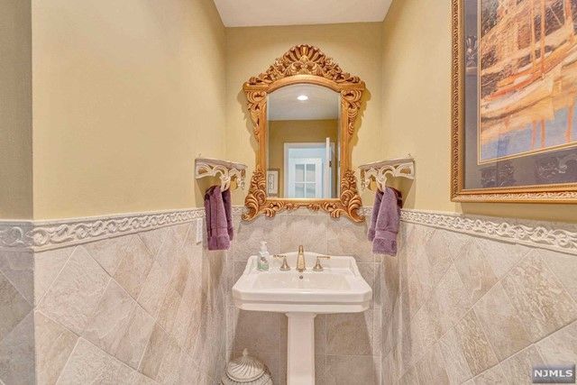 26 O Shaughnessy Lane, Closter, NJ 07624