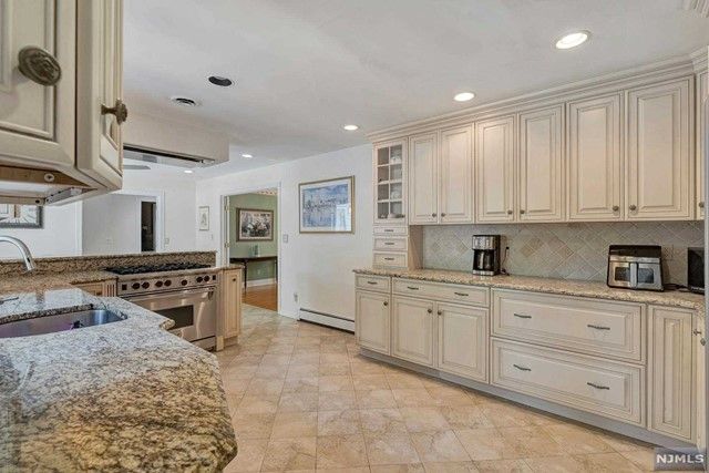 26 O Shaughnessy Lane, Closter, NJ 07624