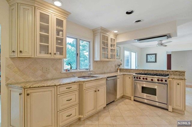 26 O Shaughnessy Lane, Closter, NJ 07624