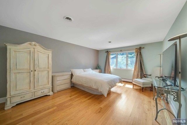 26 O Shaughnessy Lane, Closter, NJ 07624