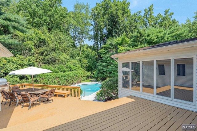 26 O Shaughnessy Lane, Closter, NJ 07624
