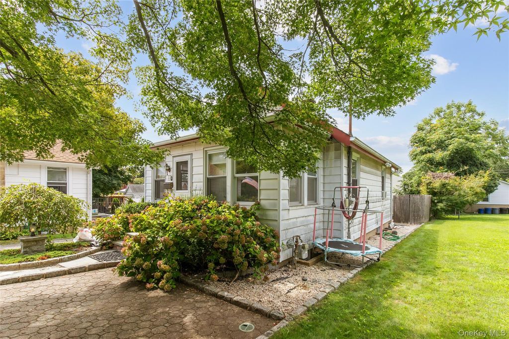 44 Perry Avenue, Bayville, NY 11709 — photo 3