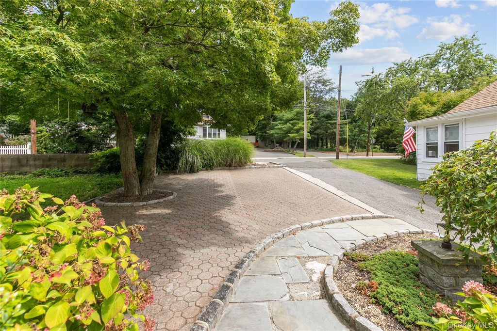 44 Perry Avenue, Bayville, NY 11709 — photo 4