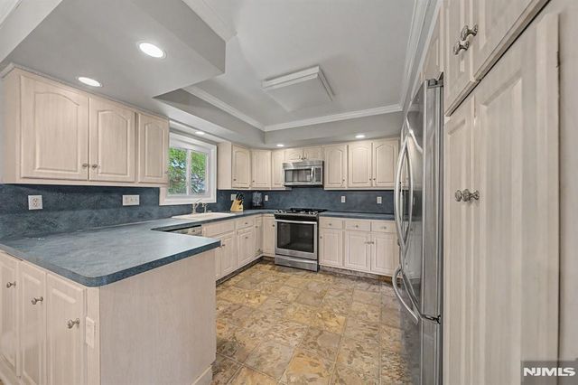 79 Truman Boulevard, Oakland, NJ 07436