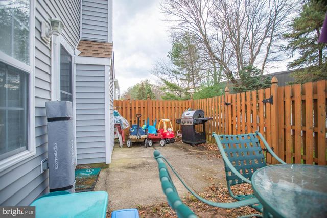 184 BIRCH HOLLOW DR, Bordentown, NJ 08505