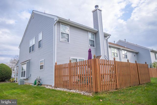 184 BIRCH HOLLOW DR, Bordentown, NJ 08505