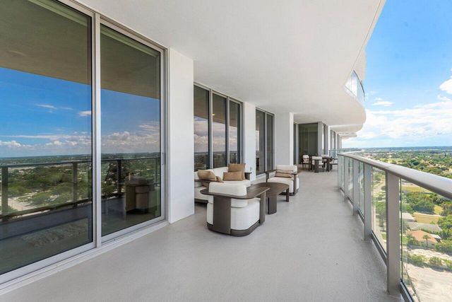 220 Lake Shore Drive 2109, Lake Park, FL 33403