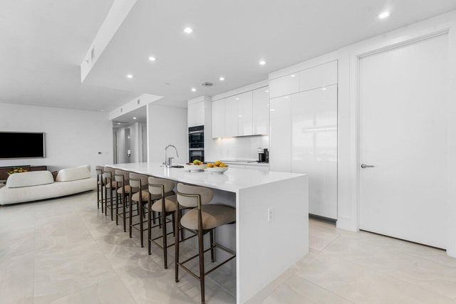 220 Lake Shore Drive 2109, Lake Park, FL 33403