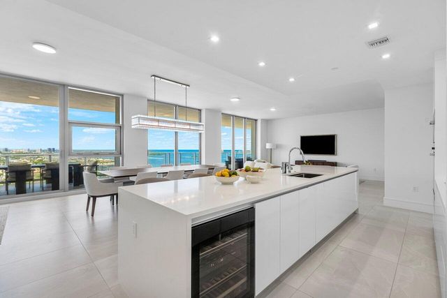 220 Lake Shore Drive 2109, Lake Park, FL 33403
