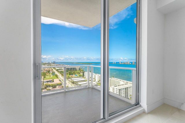 220 Lake Shore Drive 2109, Lake Park, FL 33403