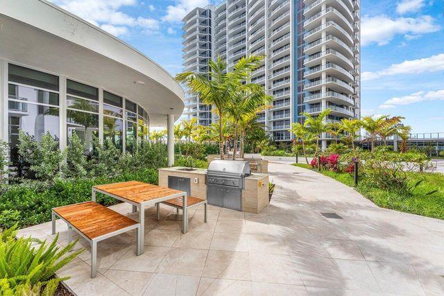 220 Lake Shore Drive 2109, Lake Park, FL 33403