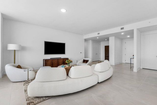 220 Lake Shore Drive 2109, Lake Park, FL 33403