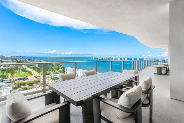 220 Lake Shore Drive 2109, Lake Park, FL 33403