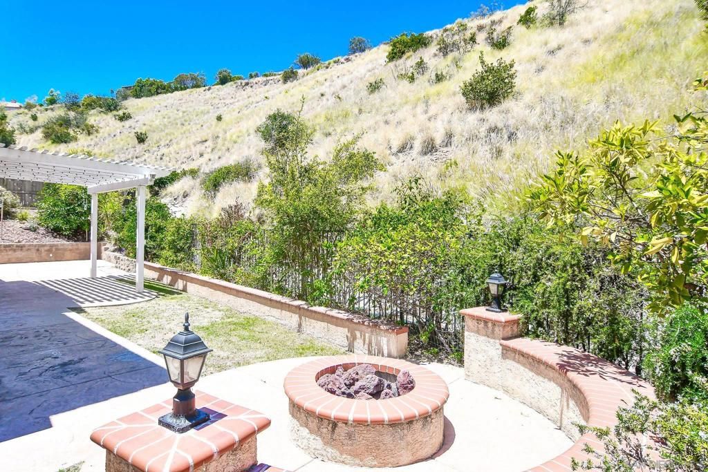 Image 6 of property listing at 3805 Sacramento Dr, La Mesa, CA 91941