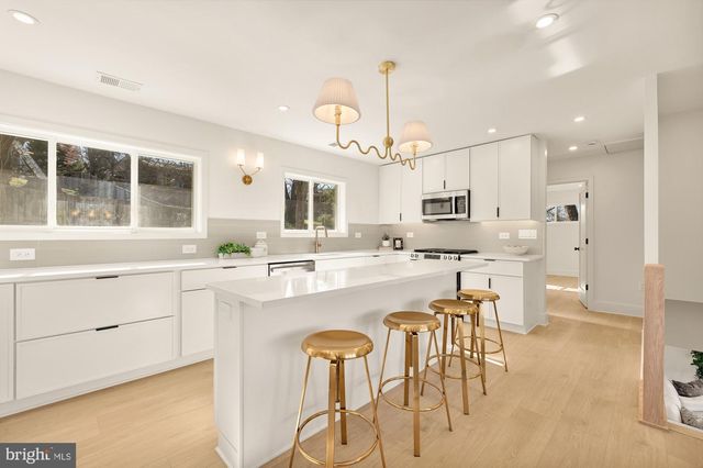 5512 FISKE PL, Alexandria, VA 22312